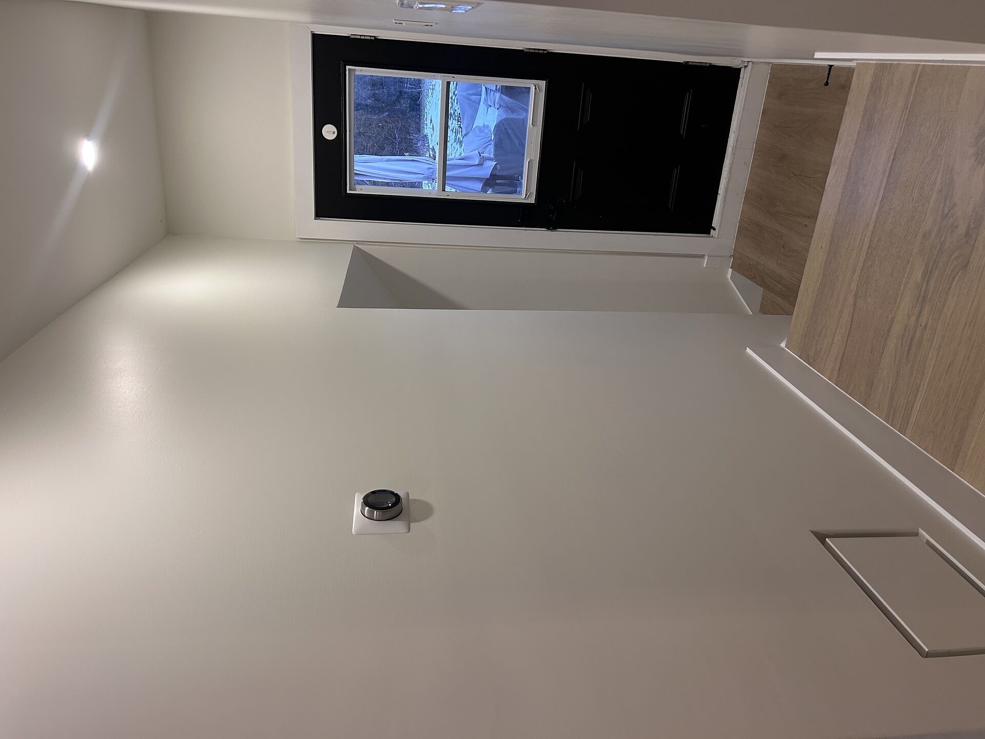 Clean Walls - Modern Home